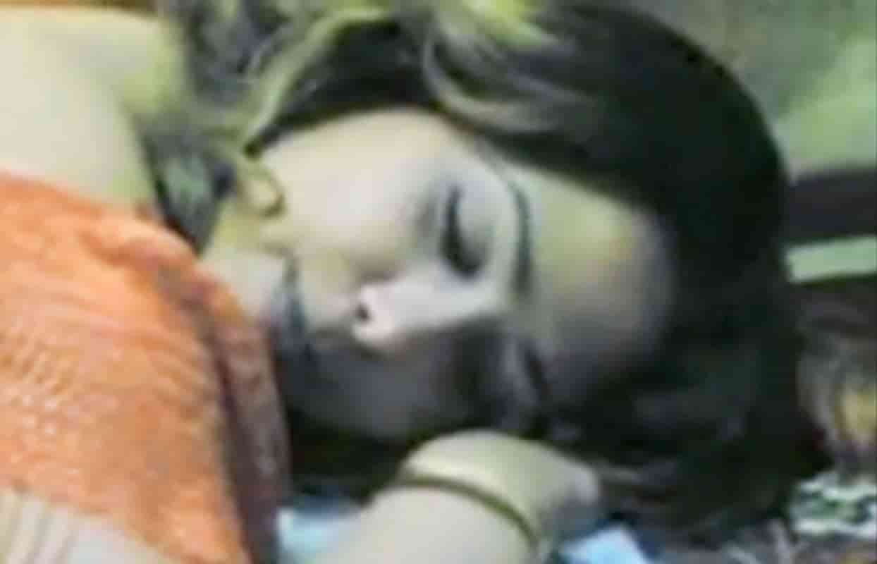 مصري جايب شرموطة للبيت ومش عارف ينيكها ازاي – سكس مصري