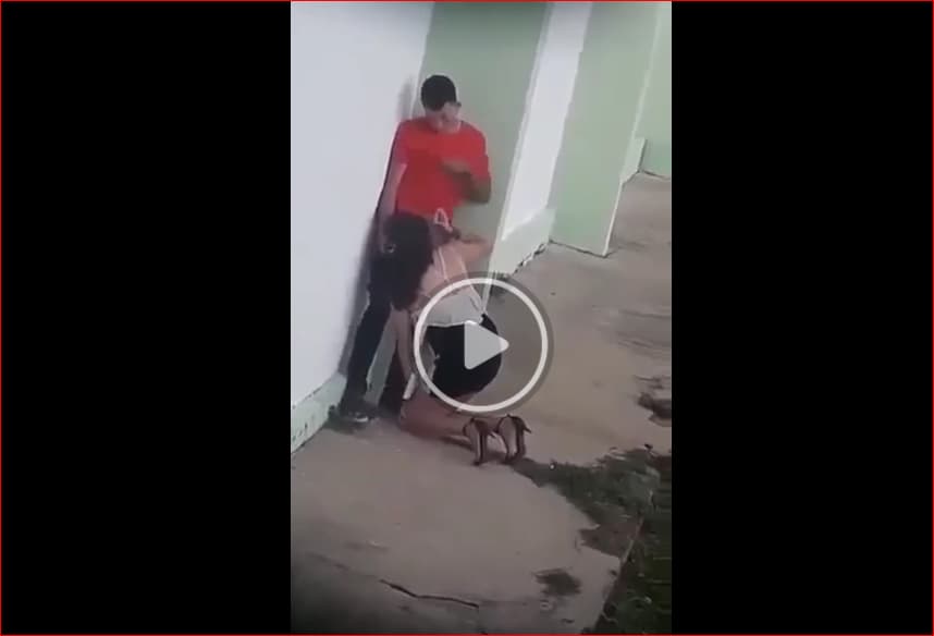 سكس مصري من الأشرفية – شرموطة بتمص زبره في الحديقة ويقذف – تصوير سكس مسرب